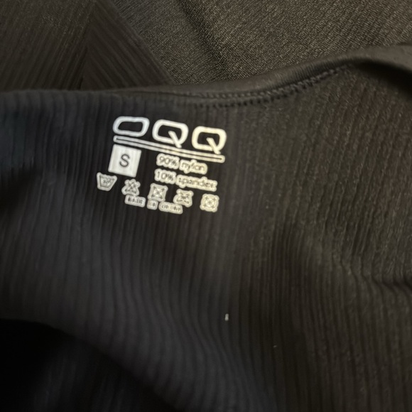 OQQ S NIP SLEEVELESS RIBBED CREW NECK TUMMY CONTROL SHORTS ROMPER - Picture 5 of 5